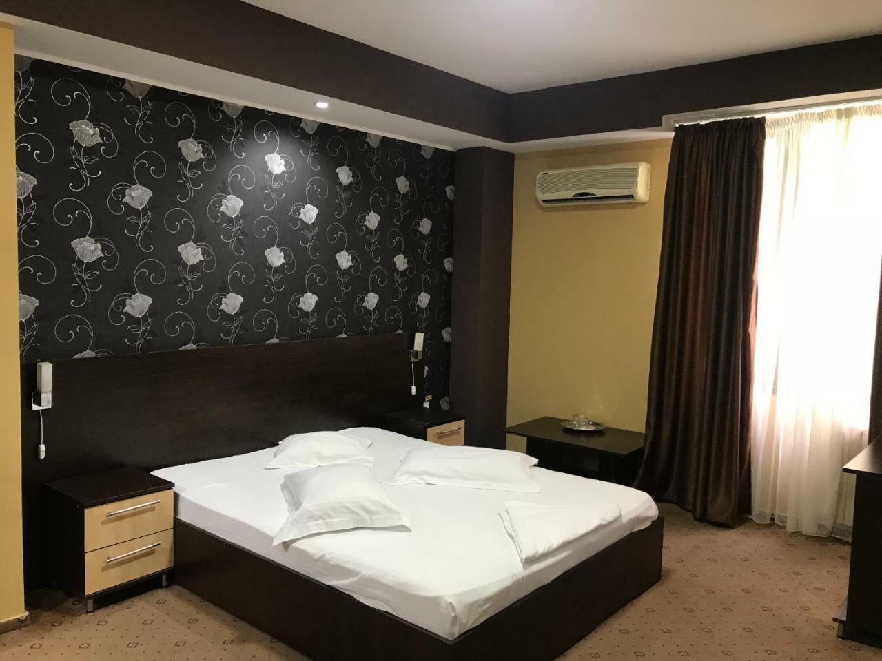 Hotel Bulevard Drobeta Turnu Severin Ngoại thất bức ảnh