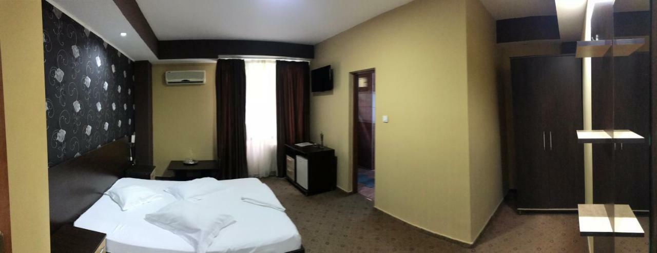 Hotel Bulevard Drobeta Turnu Severin Ngoại thất bức ảnh